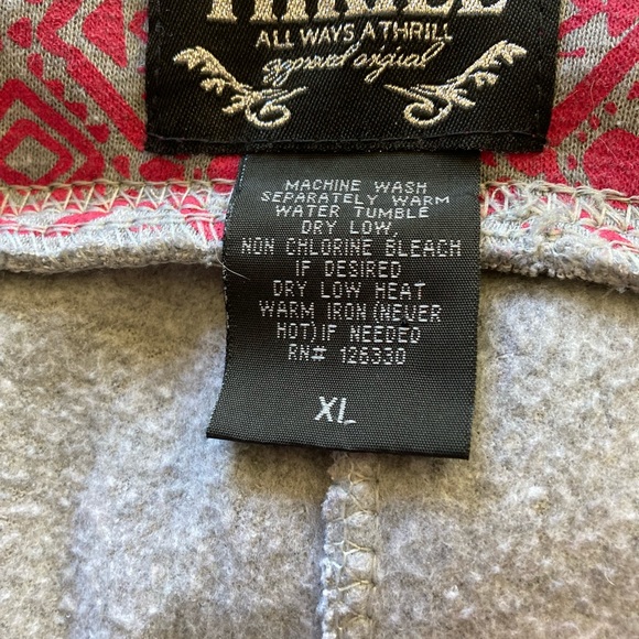 XL Capri Heather Gray Sweats “Love Wild” - Picture 2 of 2